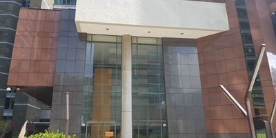 Te presentamos este local ubicado en Usaquén, un lugar estratégico de la ciudad gracias a su alto flujo peatonal y vehicular, lo que garantizará que tu negocio sea todo un éxito. Cerca del centro comercial hacienda santa bárbara, fundación santa fe de Bogotá, parque de Usaquén, olímpica, torre Samsung, no esperes más y anímate a encontrar con nosotros tu lugar ideal. Contáctanos y déjanos tener el privilegio de atenderte.