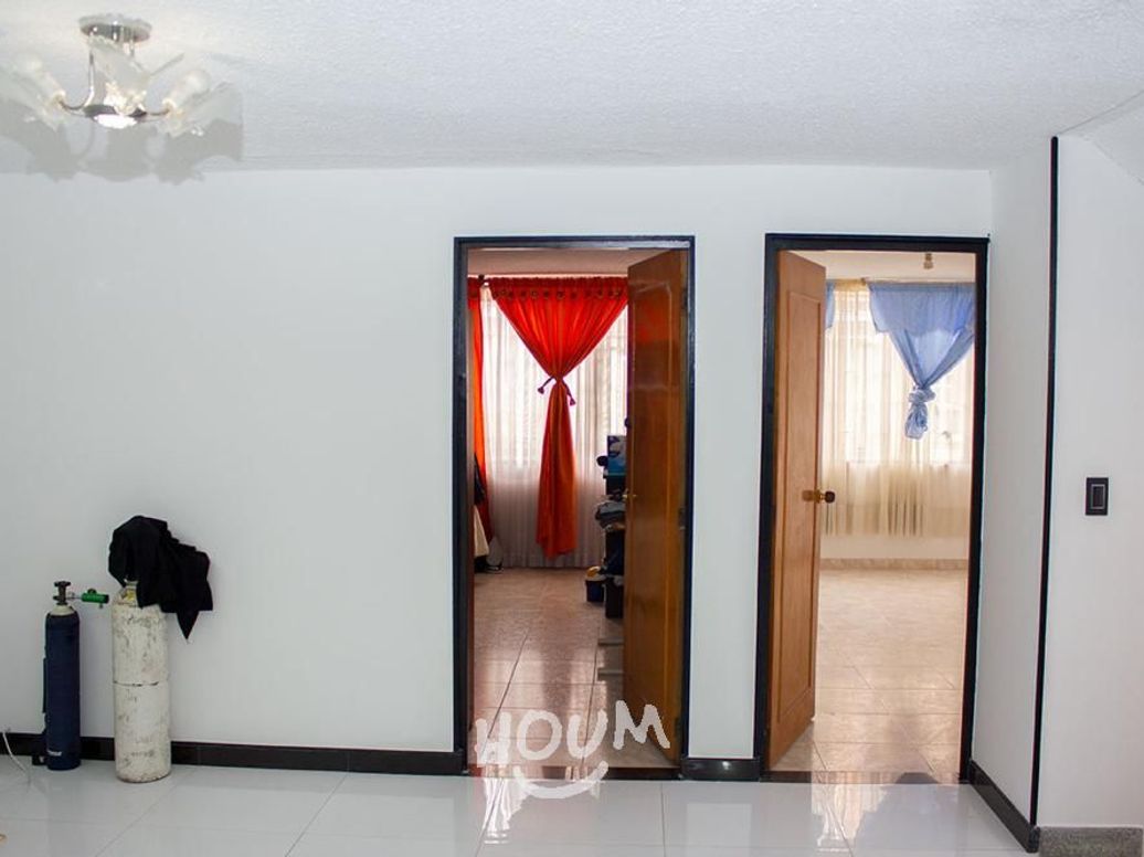 Casa de 5 alcobas en venta en Acacias, Bogotá, 144 m² · foto 2 de 20