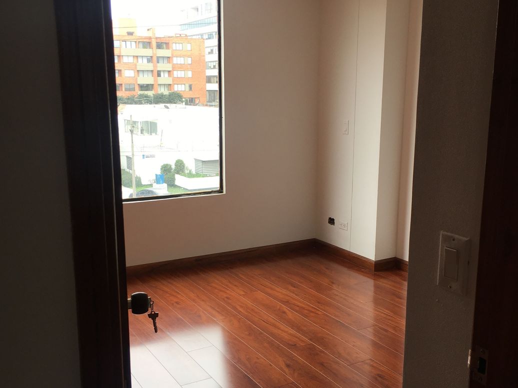 Apartamento de 3 alcobas en venta en Santa Barbara Occidental, Bogotá, 80 m² · foto 9 de 10