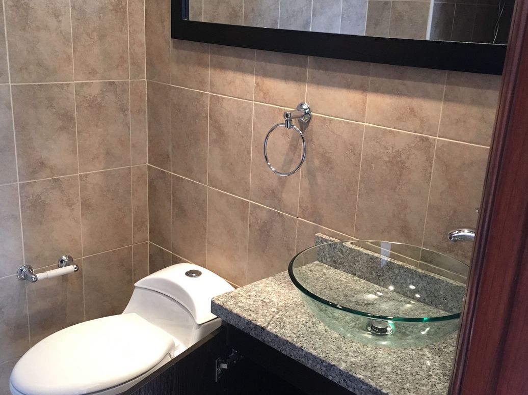 Apartamento de 3 alcobas en venta en Santa Barbara Occidental, Bogotá, 80 m² · foto 5 de 10