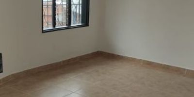 Vendo apto en robledo. Sala comedor, 2 alcobas, 2 closet, cocina integral, red de gas, zona de ropa, 1 baño cabinado, área 68 mt2, balcón, piso en cerámica, estrato 2. Vende Integridad, inmobiliaria experta en administración y arrendamientos de apartamentos, casas, locales, bodegas y oficinas, Medellín y toda el área Metropolitana.