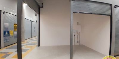 Código 6742. 1° Piso en edificación de 7° pisos. Acceso al inmueble: sendero peatonal, ascensor y escalas. Costos Mensuales: Canon de Arriendo con Fianza Incluida ($1.257.150) + Admón. C.C ($608.900) + IVA ($238.900). Disponible para venta código 2786.