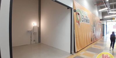 Código 6737. 1° Piso en edificación de 7° pisos. Acceso al inmueble: sendero peatonal, ascensor y escalas. Costos Mensuales: Canon de Arriendo con Fianza Incluida ($1.423.800) + Admón. C.C ($588.200) + IVA ($270.600). Disponible para venta código 2781.