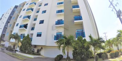 Apartamento en Arriendo en Torres de San Jerónimo II Barrio La Castellana, Excelente ubicación en zona exclusiva de la ciudad, cerca de Centros Comerciales, Parques, Universidades y Fácil acceso a trasporte publico. El edificio cuenta con portería y vigilancia 24 horas, Parqueadero y Lobby. Distribuido de la siguiente Manera, Sala comedor con balcón, cocina en mármol integral, Zona de labores, Habitación de servicio con baño interno, Pasillo, tres habitaciones amplias con closet, baño auxiliar, la principal con baño interno y Vestier. El valor incluye de Admon de 315.000