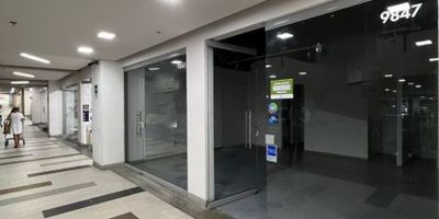 Local en arriendo Medellín, excelente sector, cuenta con cocineta sencilla, el mall cuenta con ascensor, parqueadero, portería