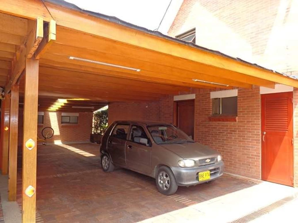 Casa de 5 alcobas en venta en San José De Bavaria, Bogotá, 820 m² · foto 8 de 10