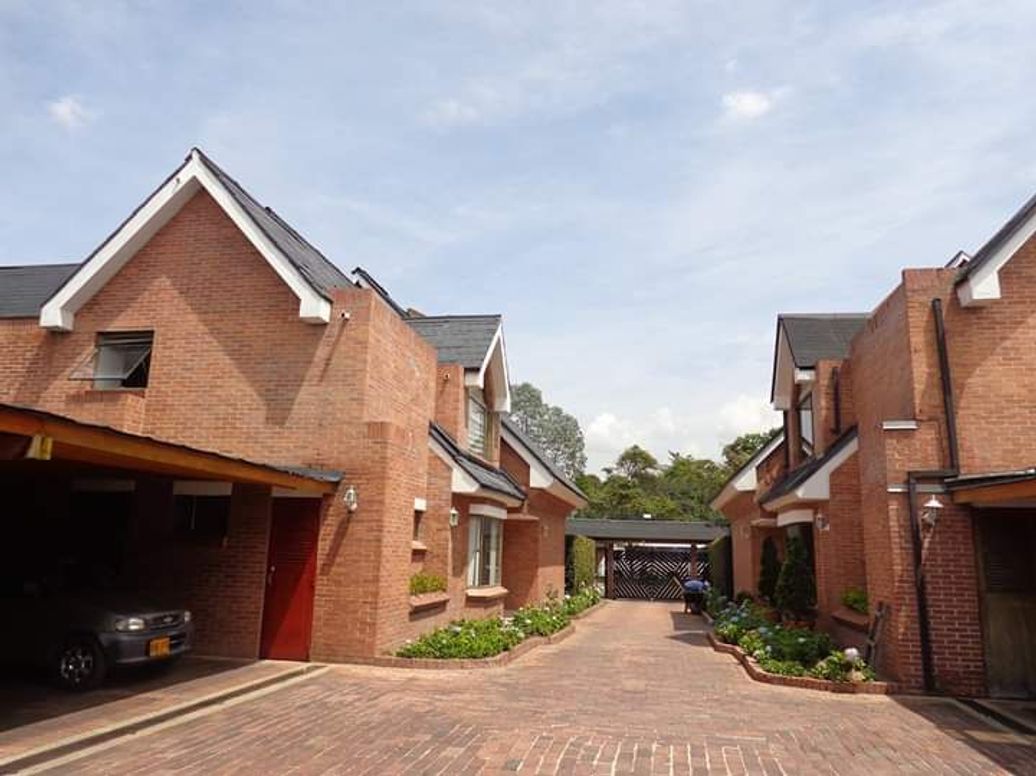 Casa de 5 alcobas en venta en San José De Bavaria, Bogotá, 820 m² · foto 4 de 10