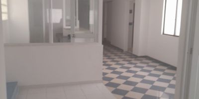 Se arrienda local 2 piso en edificio Plaza a una cuadra del parque principal cuenta con 5 oficinas, baño enchapado con lavamanos.
valor del piso completo: $ 8.000.000
valor por oficina: $ 800.000