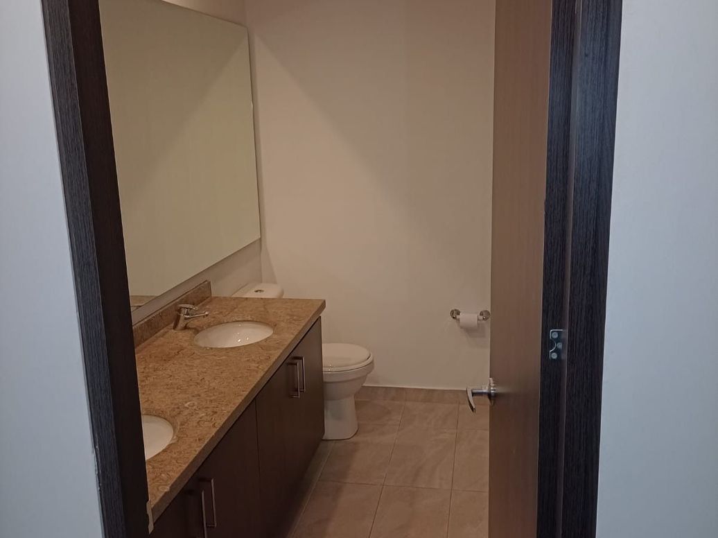 Apartamento de 3 alcobas en venta en Villas Del Mediterraneo, Bogotá, 141 m² · foto 3 de 10