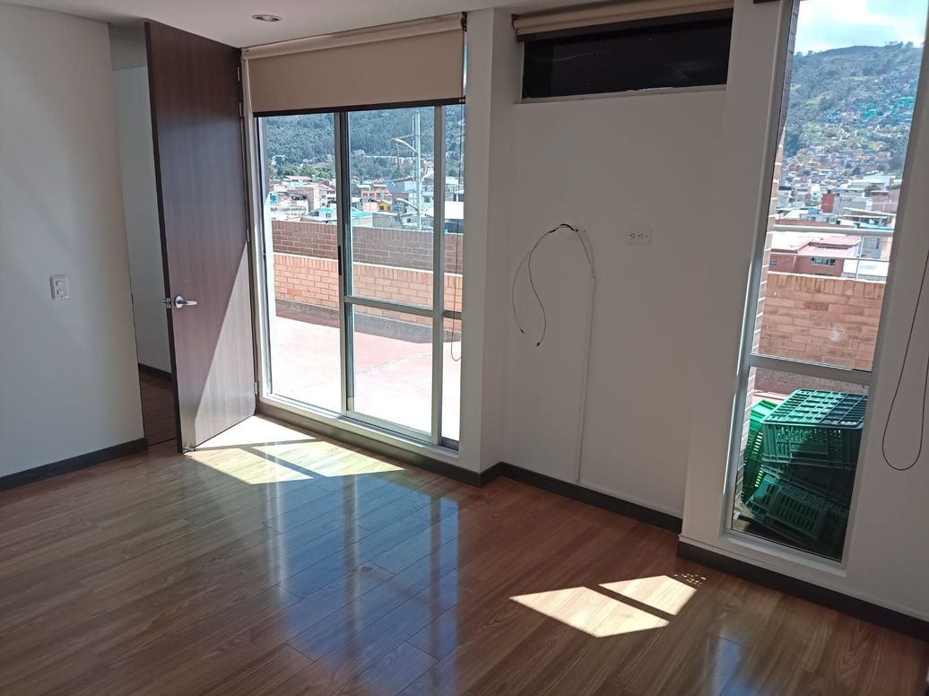 Apartamento de 3 alcobas en venta en Villas Del Mediterraneo, Bogotá, 141 m² · foto 2 de 10