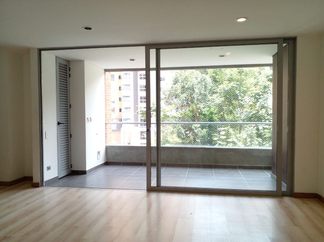 Apartamento en Arriendo en Loma de los Benedictinos, Envigado, Envigado en Loma De Los Benedictinos