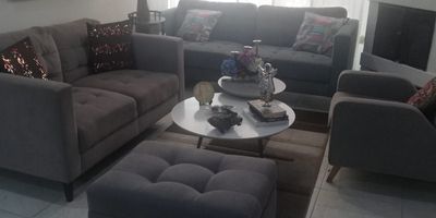 Apartamento en venta en Las Acacias, Bogotá, Cundinamarca. Este inmueble de 75 m² se ubica en un segundo piso con ascensor y dispone de 3 habitaciones, 2 baños, un estudio y depósito. Cuenta además con 2 parqueaderos. Con solo 1 año de antigüedad y amoblado, este apartamento está listo para ser habitado. El edificio ofrece vigilancia 24 horas y gimnasio, brindando comodidad y seguridad. Precio de venta: $380,000,000. Para más información o para visitar este inmueble en Bogotá, contáctenos por WhatsApp, la opción quiero que me contacten o consultando nuestros teléfonos.