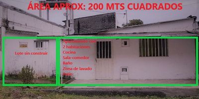 casa lote, construido la mitad del terreno con un apartamento de 2 habitaciones, cocina, sala-comedor, baño, zona de lavado y patio.