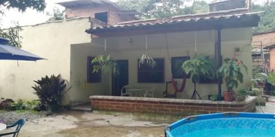 
Se Vende Casa Campestre en Girardota Vereda San Diego


Casa Finca con excelente acceso a tan solo 5 minutos del parque principal de Girardota, por la via el Girardota – El Hatillo, vía completamente pavimentada sin lomas para llegar.

° Antigüedad 25 Años
° Estrato 2
° Área 300 M2
° Área construida 100 M2
° Plancha loza
° Piso 1 y plancha
° Cocina
° Zona de ropas
° Sala comedor
° 4 Habitaciones
° 2 Baños
° Terraza
° Parqueadero para 5 vehículos
° 2 Pesebreras

¿Este es el hogar de tus sueños? Contáctame
