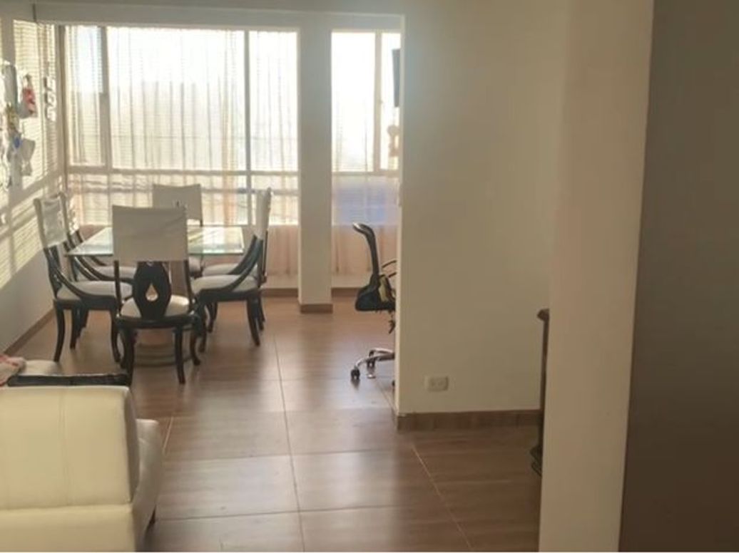Casa de 5 alcobas en venta en El Rosario, Bogotá, 75 m² · foto 3 de 4