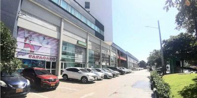 Local en arriendo, primer piso, cuenta con área de 40,5m2 más mezanine de 25m2. Valor no incluye administración
