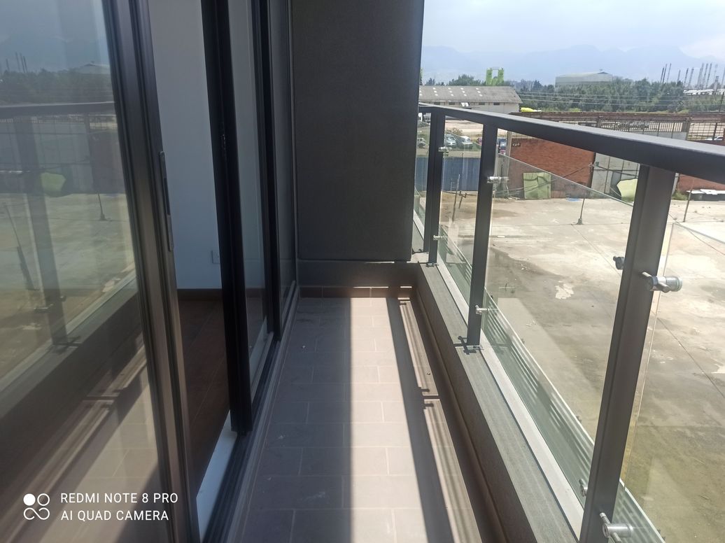Apartamento de 3 alcobas en venta en Ciudad Salitre Sur-Oriental, Bogotá, 78 m² · foto 2 de 5