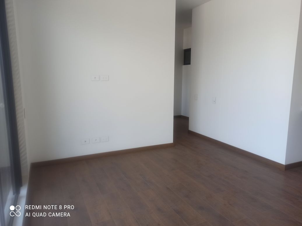 Apartamento de 3 alcobas en venta en Ciudad Salitre Sur-Oriental, Bogotá, 78 m² · foto 3 de 5