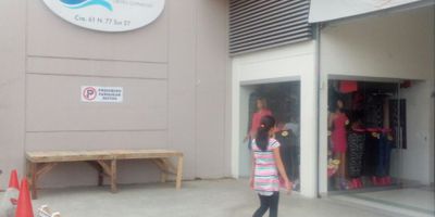 Local 120 centro comercial Venecia, piso en cerámica, puerta persiana, red de gas, inst.lavadora, incluye administración, baño en centro comercial.
Código: 1182314
L-12