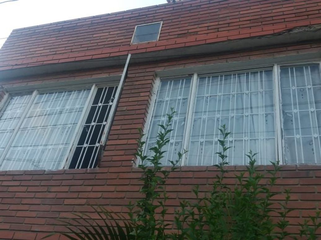 Casa de 7 alcobas en venta en Ub. Santa Cecilia, Bogotá, 84 m² · foto 2 de 3