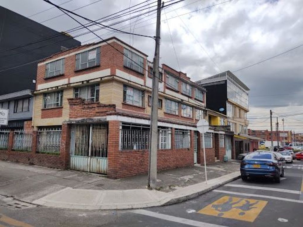 Casa de 8 alcobas en venta en José Joaquín Vargas, Bogotá, 402 m² · foto 2 de 19