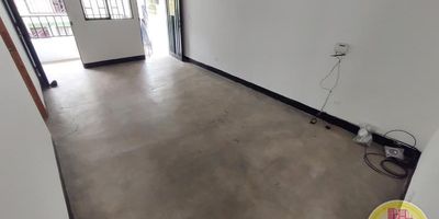 Código 2502. 2°PISO EN EDIFICACION DE 2 PISOS. Acceso al inmueble: Directo a la vía y escalas. INMUEBLE TAMBIEN EN ARRIENDO ARR 6114.