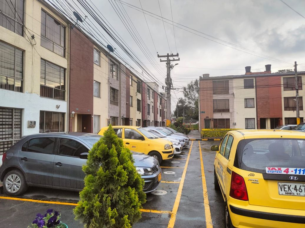 Casa de 4 alcobas en venta en Villas De Granada Et. I, Bogotá, 112 m² · foto 2 de 20