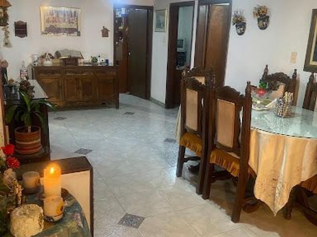 Casa de 6 alcobas en venta en Santa Rosita, Bogotá, 250 m² · foto 5 de 20
