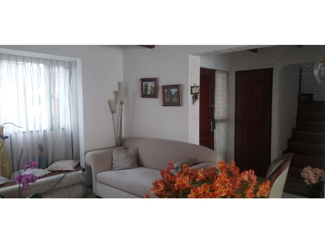 Casa de 4 alcobas en venta en Acacias, Bogotá, 245 m² · foto 8 de 20