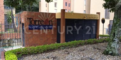 VENTA APARTAMENTO LAS VEGAS excelente ubicacion sobre la calle 5 ,apartamento en quinto piso sin ascensor, consta de tres habitaciones con closet , principal con baño y baño de alcobas , parqueadero en sotano para un vehiculo