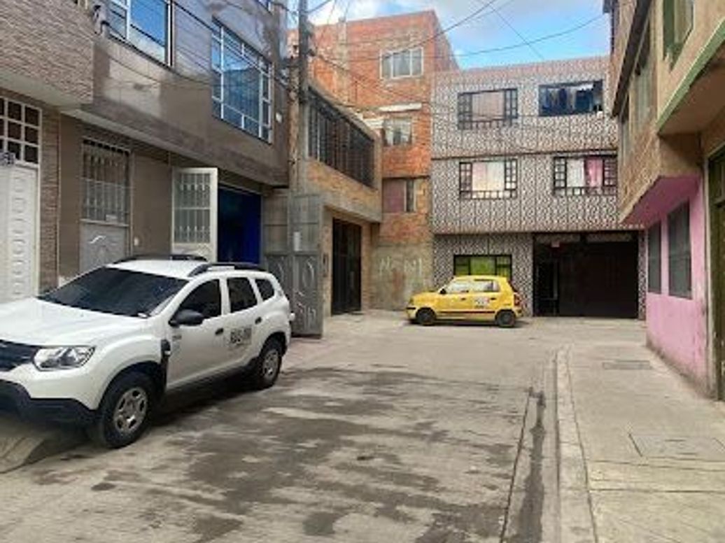 Casa de 6 alcobas en venta en Fontibón Centro, Bogotá, 246 m² · foto 14 de 15