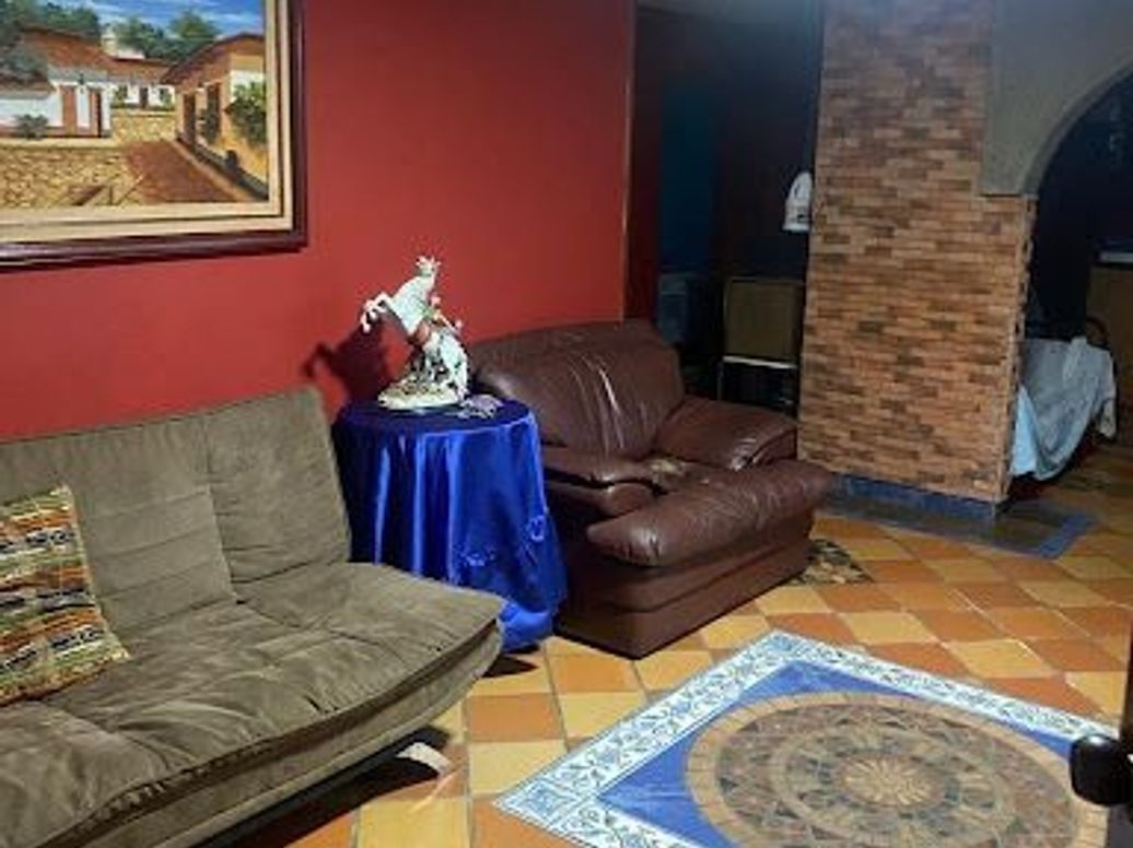 Casa de 7 alcobas en venta en Fontibón Centro, Bogotá, 250 m² · foto 3 de 13