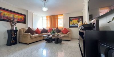 ¡APARTAMENTO EN VENTA! Ubicado en el exclusivo sector Altos de Riomar. A media cuadra del Centro Comercial Viva.  El edificio cuenta vigilancia privada y garaje cubierto. 

El apartamento se encuentra en cuarto piso. Posee sala-comedor, cocina integral cerrada, área de labores y cuarto y baño de servicio. Cuenta con tres alcobas, la principal con baño interno y un baño auxiliar para las otras dos alcobas. Este apartamento es especial por su excelente ubicación y además su precio es negociable. ¡No esperes más y contáctame para ayudarte! Las visitas deben ser programadas con cita previa, para una mejor atención.
