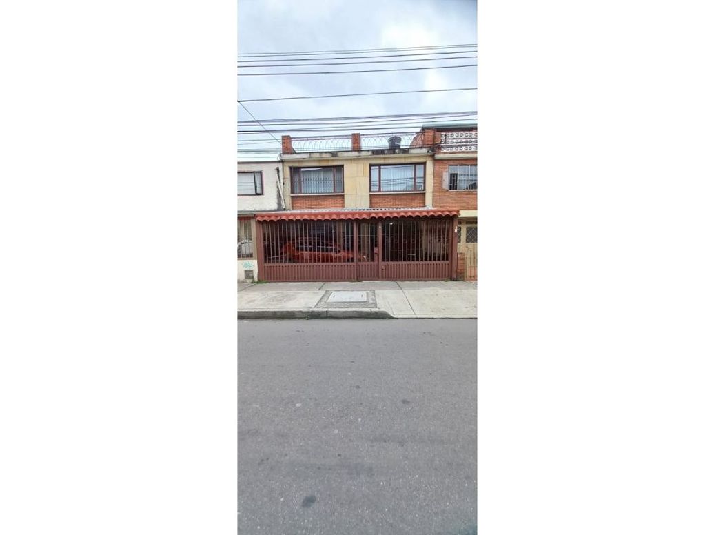 Casa en venta en Normandía, Bogotá · foto 2 de 2