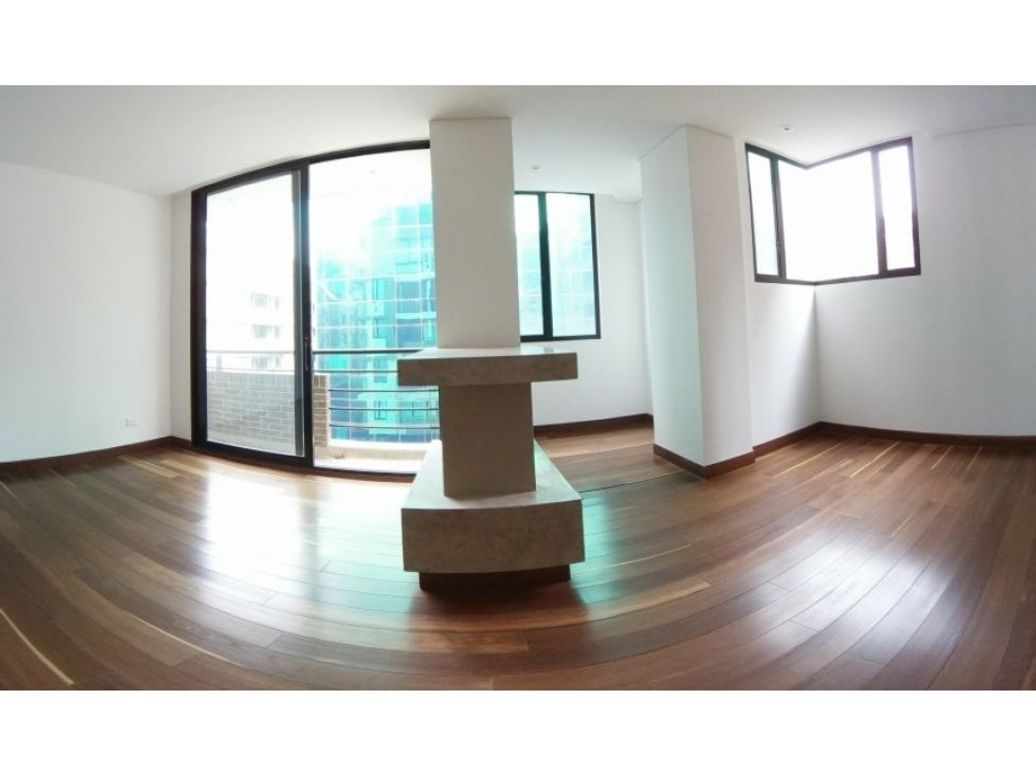 Apartamento de 2 alcobas en venta en Chico, Bogotá, 145 m² · foto 2 de 17