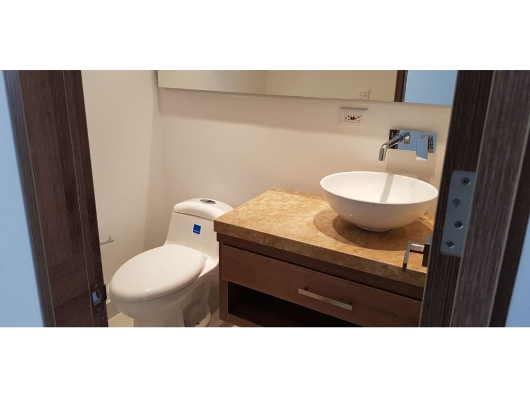 Apartamento de 2 alcobas en venta en Chico, Bogotá, 145 m² · foto 6 de 17