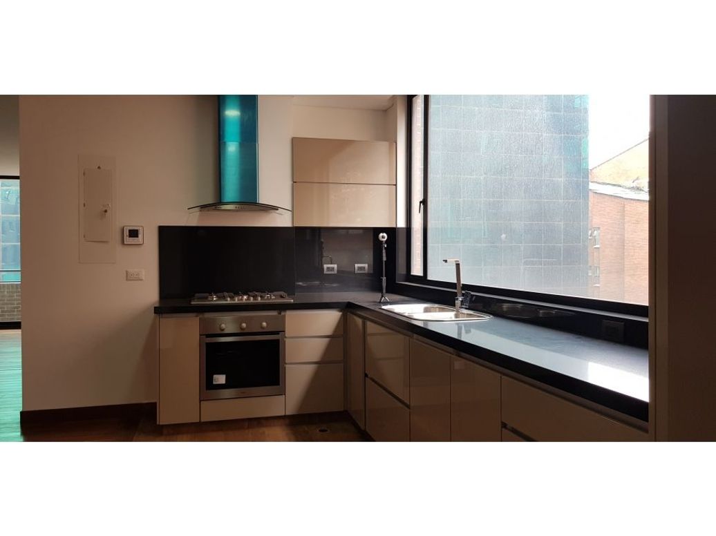 Apartamento de 2 alcobas en venta en Chico, Bogotá, 145 m² · foto 4 de 17