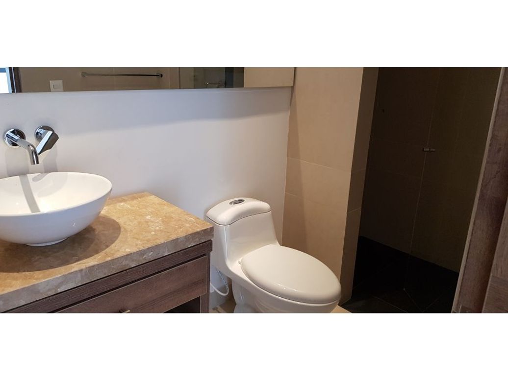Apartamento de 2 alcobas en venta en Chico, Bogotá, 145 m² · foto 10 de 17