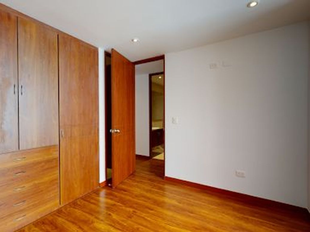 Apartamento de 2 alcobas en venta en Santa Barbara, Bogotá, 61 m² · foto 7 de 15