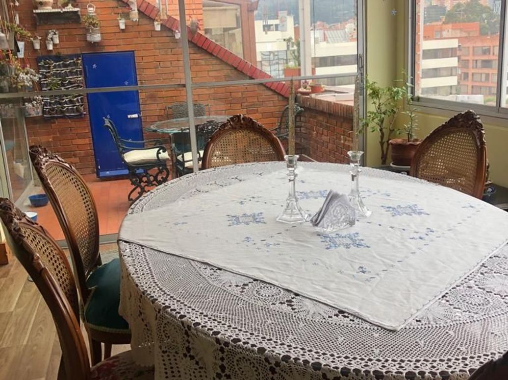 Apartamento de 3 alcobas en venta en Santa Barbara Central, Bogotá, 130 m² · foto 5 de 10