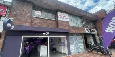 Espacio comercial para oficinas en 2do piso de casa comercial sobre av calle 100 entre av suba y autopista, apta para todo tipo de comercio, consultorios, call center, cuenta con espacios cerrados, baños, cocineta, iluminadas, espacios amplios, ubicación comercial, alta fluencia de transporte y peatones, servicios públicos de agua y luz, estrato 5. VALOR DEL CANON MAS  IVA.