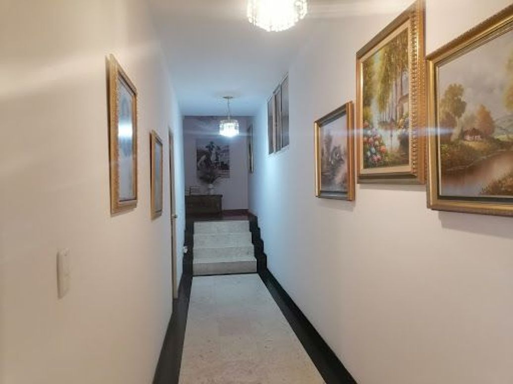 Apartamento de 5 alcobas en venta en El Batan, Bogotá, 238 m² · foto 9 de 20