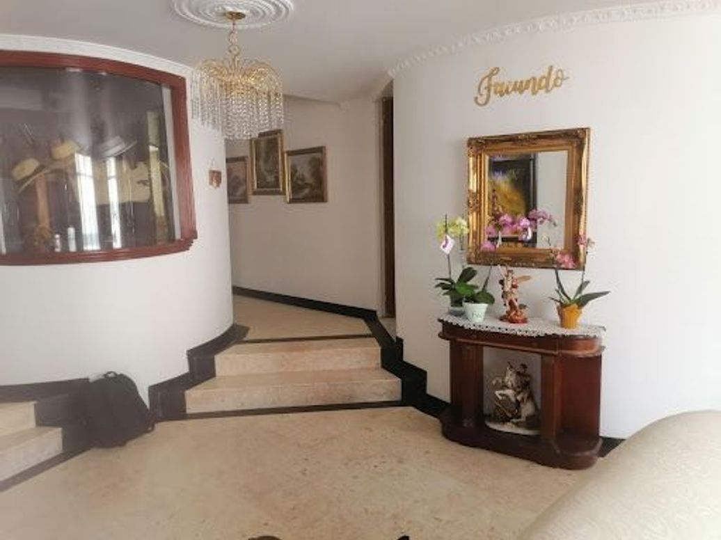 Apartamento de 5 alcobas en venta en El Batan, Bogotá, 238 m² · foto 3 de 20