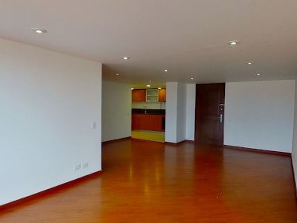 Apartamento de 2 alcobas en venta en Santa Barbara, Bogotá, 76 m² · foto 2 de 19