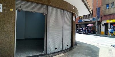 local en arriendo sector sucre con caracas cerca al parque de bolivar . ideal para restaurante , agencia de viajes , almacen de ropa etc .