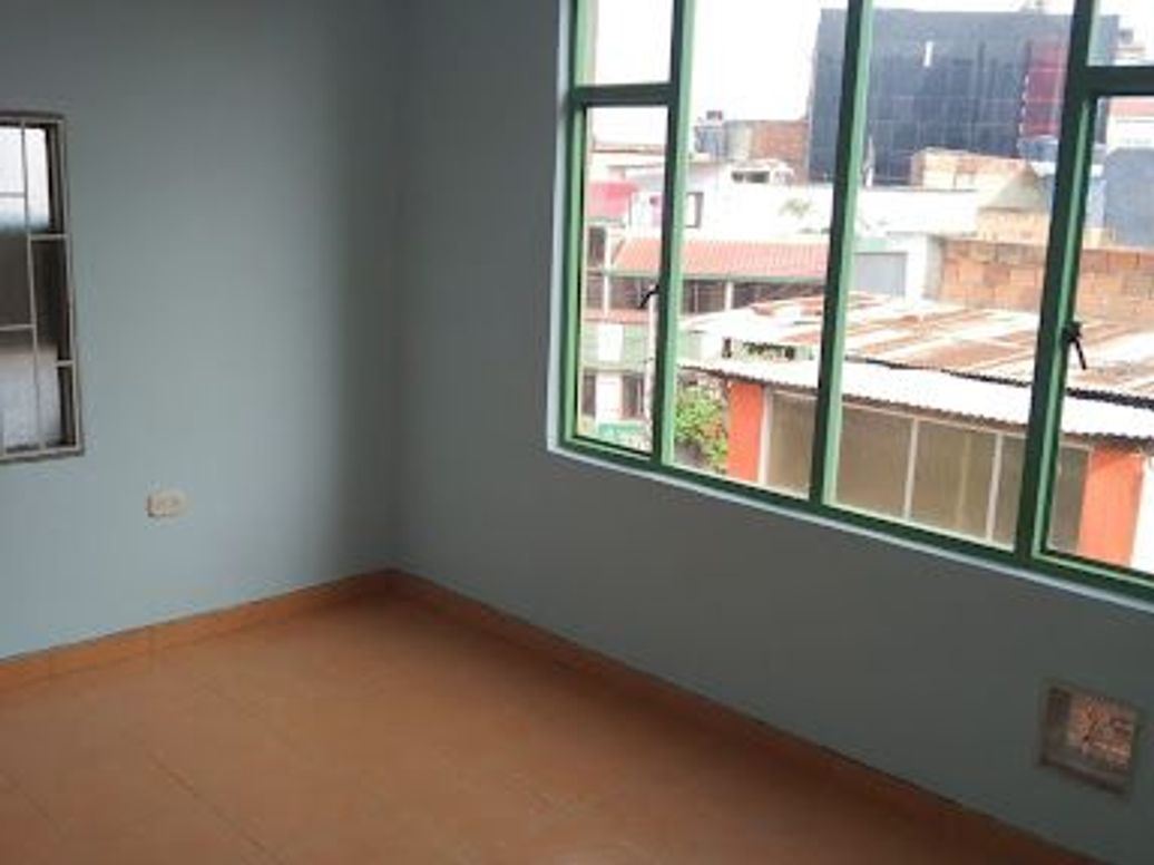 Casa de 10 alcobas en venta en Los Dos Leones, Bogotá, 420 m² · foto 4 de 11