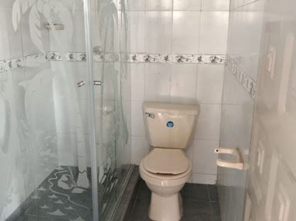 Casa de 10 alcobas en venta en Los Dos Leones, Bogotá, 420 m² · foto 9 de 11