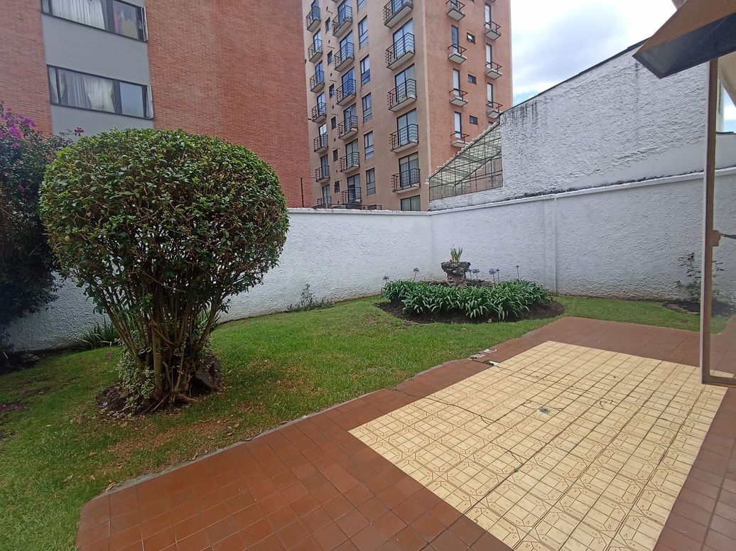Casa de 5 alcobas en venta en Los Cedritos, Bogotá, 395 m² · foto 8 de 10