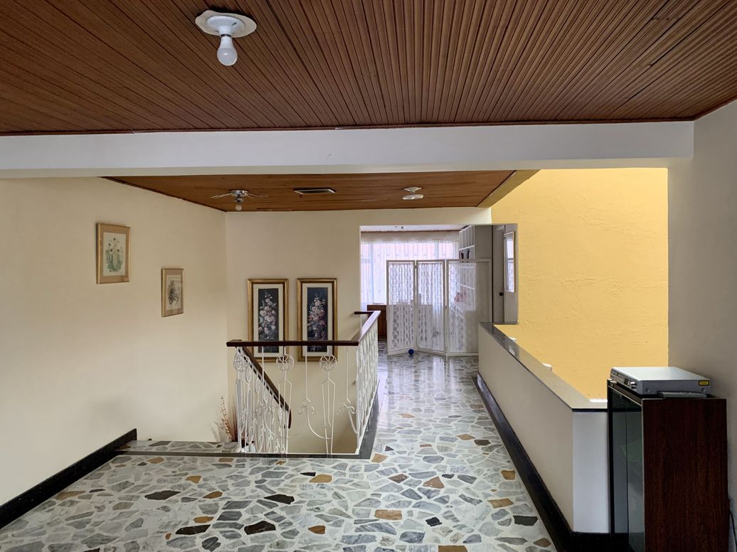 Casa de 5 alcobas en venta en Los Cedritos, Bogotá, 395 m² · foto 5 de 10