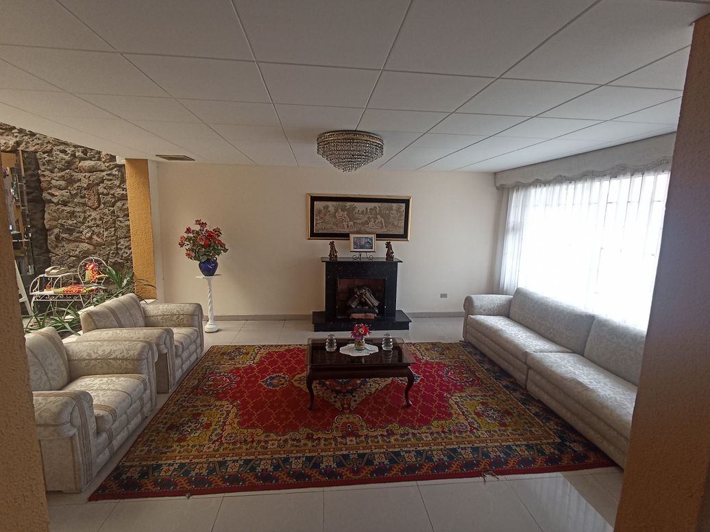 Casa de 5 alcobas en venta en Los Cedritos, Bogotá, 395 m² · foto 2 de 10